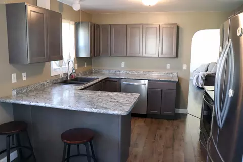 1205 6th St NW, Mandan, ND 58554 photo 2