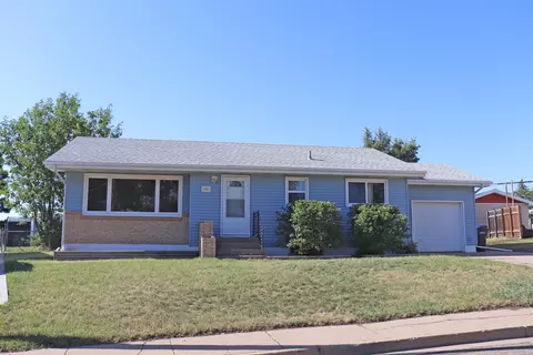 1205 6th St NW, Mandan, ND 58554 photo 1