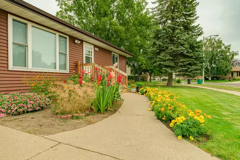 634 Garden Dr, Bismarck, ND 58504 photo 2