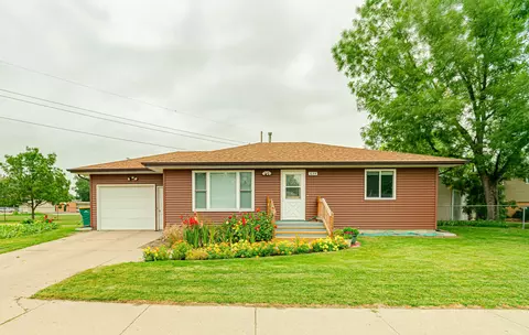 634 Garden Dr, Bismarck, ND 58504 photo 1