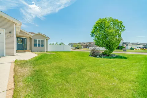 2722 Plainview Dr SE, Mandan, ND 58554 photo 4