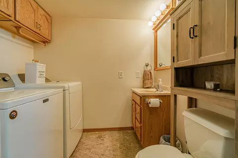 2722 Plainview Dr SE, Mandan, ND 58554 photo 25