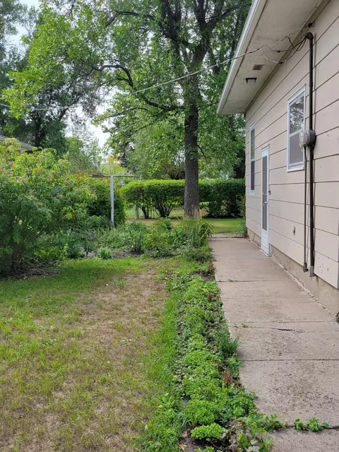 102 2nd Ave SE, Ashley, ND 58413 photo 2