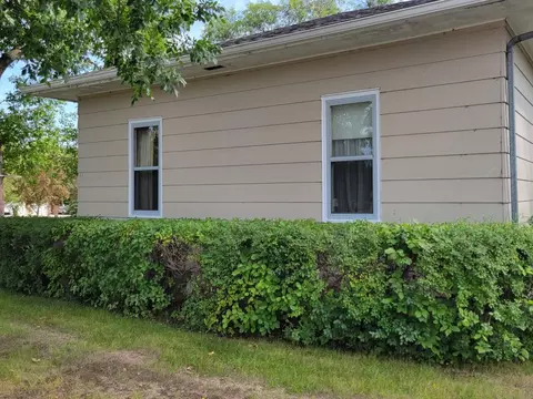 102 2nd Ave SE, Ashley, ND 58413 photo 1