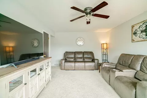 608 Denver Ave E, Bismarck, ND 58504 photo 2