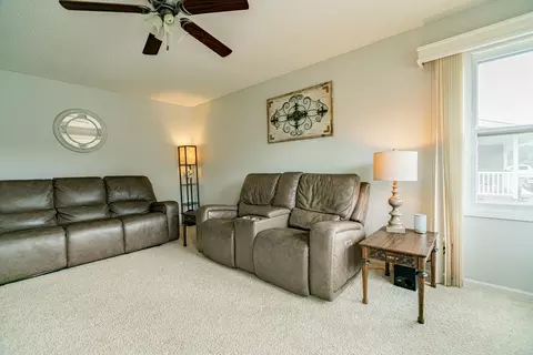 608 Denver Ave E, Bismarck, ND 58504 photo 3