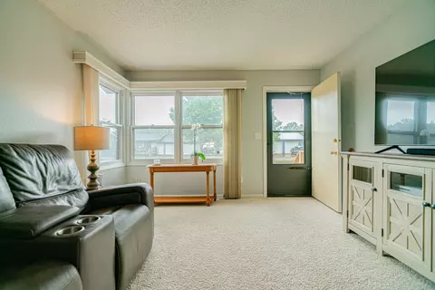 608 Denver Ave E, Bismarck, ND 58504 photo 4