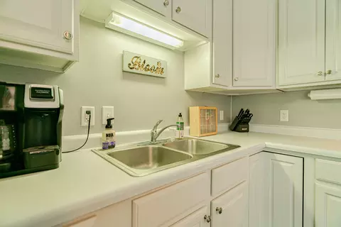 608 Denver Ave E, Bismarck, ND 58504 photo 11