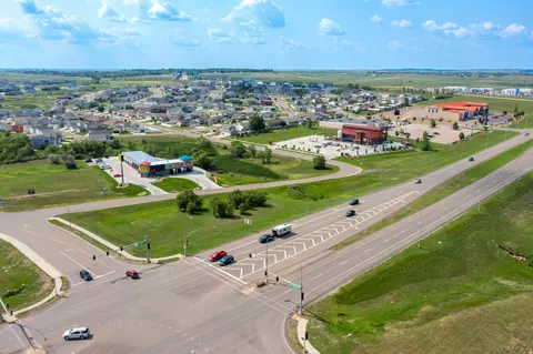 1100 Canada Ave, Bismarck, ND 58503 photo 3