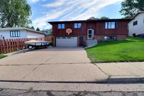 1401 16th St SE, Mandan, ND 58554 photo 1