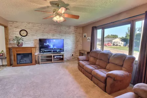 1401 16th St SE, Mandan, ND 58554 photo 4