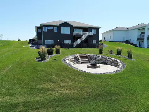 5016 Cornice Dr, Bismarck, ND 58503 photo 8
