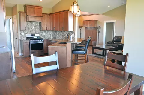 5016 Cornice Dr, Bismarck, ND 58503 photo 3