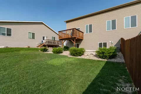 933 Calvert Dr, Bismarck, ND 58503 photo 26