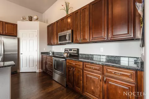 933 Calvert Dr, Bismarck, ND 58503 photo 4
