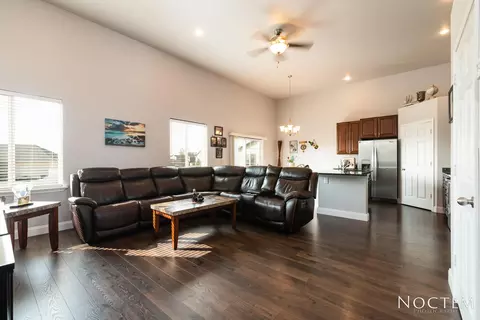 933 Calvert Dr, Bismarck, ND 58503 photo 5
