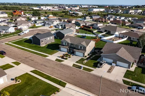 933 Calvert Dr, Bismarck, ND 58503 photo 30