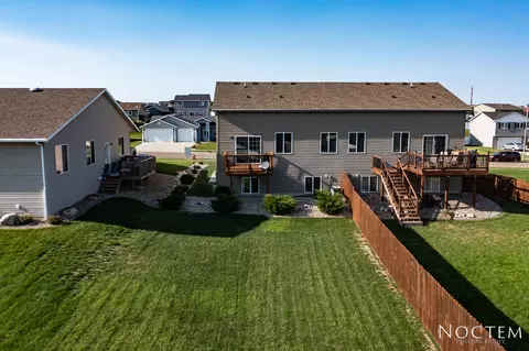 933 Calvert Dr, Bismarck, ND 58503 photo 27