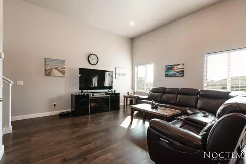 933 Calvert Dr, Bismarck, ND 58503 photo 6
