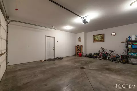 933 Calvert Dr, Bismarck, ND 58503 photo 24