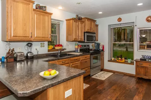 387 E Brandon Dr, Bismarck, ND 58503 photo 4