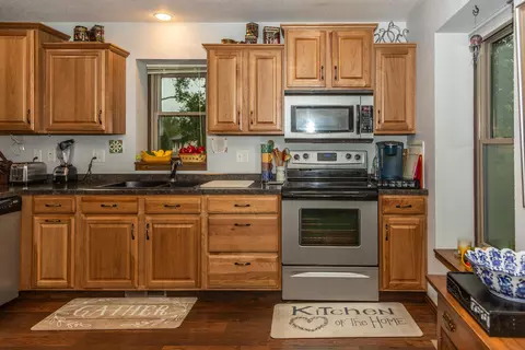 387 E Brandon Dr, Bismarck, ND 58503 photo 3