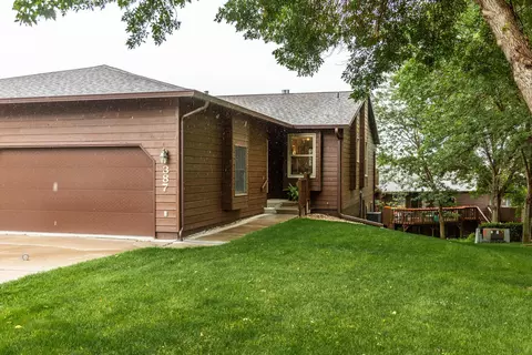 387 E Brandon Dr, Bismarck, ND 58503 photo 1