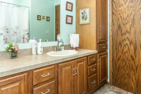387 E Brandon Dr, Bismarck, ND 58503 photo 18