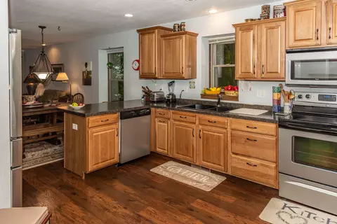 387 E Brandon Dr, Bismarck, ND 58503 photo 2