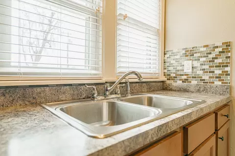 1413 E Thayer Ave, Bismarck, ND 58501 photo 7