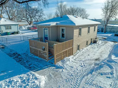 1413 E Thayer Ave, Bismarck, ND 58501 photo 2