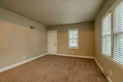1413 E Thayer Ave, Bismarck, ND 58501 photo 12