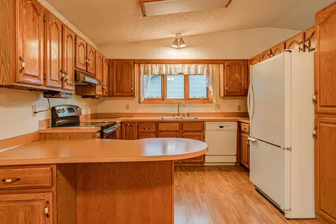 230 Wachter Ave E, Bismarck, ND 58504 photo 14