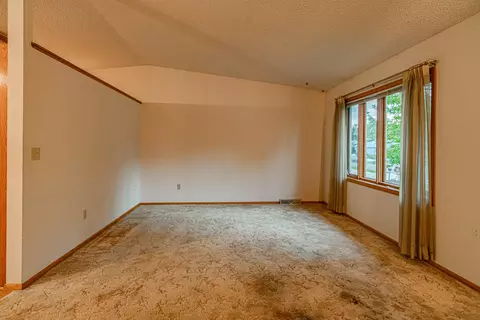 230 Wachter Ave E, Bismarck, ND 58504 photo 4