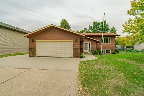 230 Wachter Ave E, Bismarck, ND 58504 photo 1