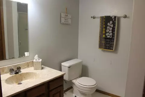 129 E Brandon Dr, Bismarck, ND 58503 photo 30
