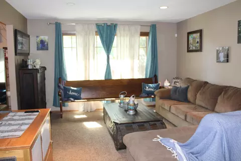 129 E Brandon Dr, Bismarck, ND 58503 photo 6