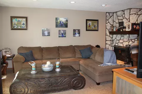 129 E Brandon Dr, Bismarck, ND 58503 photo 5