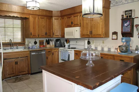 129 E Brandon Dr, Bismarck, ND 58503 photo 9