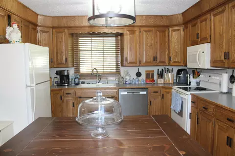 129 E Brandon Dr, Bismarck, ND 58503 photo 7