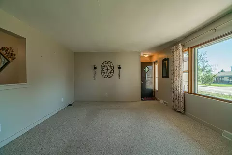 1020 Riverview Ave, Bismarck, ND 58504 photo 2