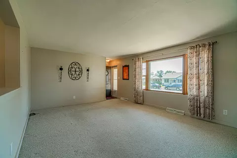 1020 Riverview Ave, Bismarck, ND 58504 photo 1