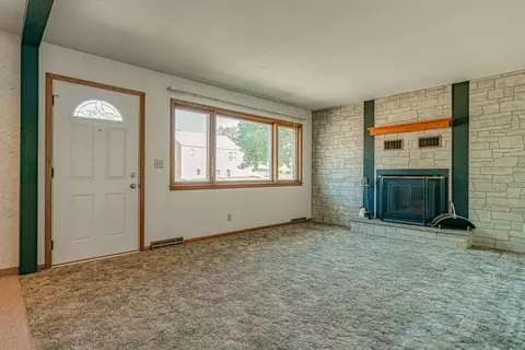 2017 E Avenue B, Bismarck, ND 58501 photo 2