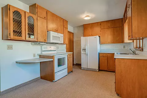 2017 E Avenue B, Bismarck, ND 58501 photo 3