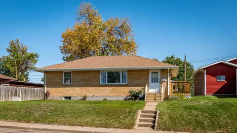 1304 Monte Dr, Mandan, ND 58554 photo 1