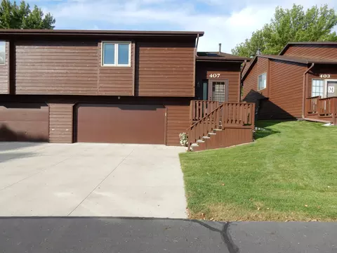 407 E Brandon Dr, Bismarck, ND 58503 photo 2