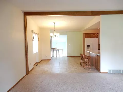 407 E Brandon Dr, Bismarck, ND 58503 photo 10