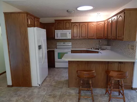 407 E Brandon Dr, Bismarck, ND 58503 photo 6