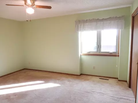 407 E Brandon Dr, Bismarck, ND 58503 photo 24