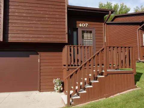 407 E Brandon Dr, Bismarck, ND 58503 photo 4